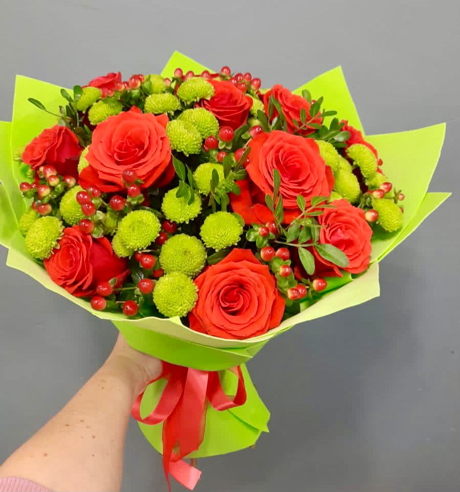 Букет цветов из: Хризантемы и Розы в Александрийской Ставропольского края