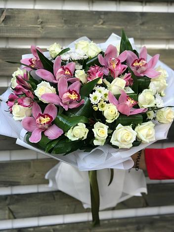 Букет цветов из: Розы и Хризантемы в Александрийской Ставропольского края