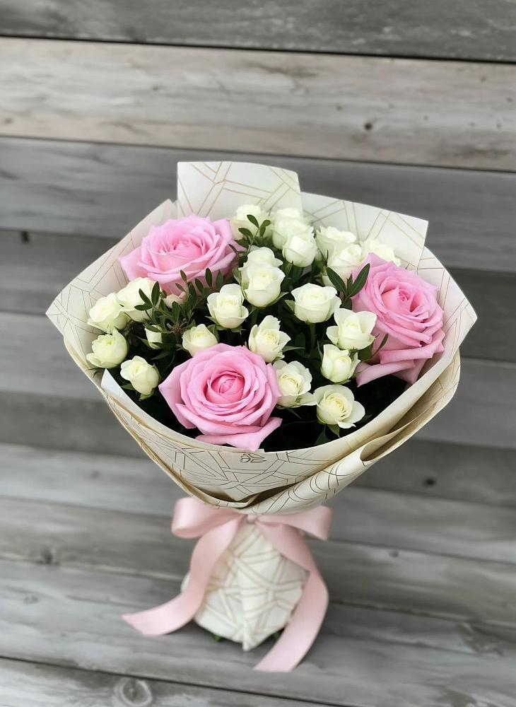 Букет цветов из: Розы в Александрийской Ставропольского края
