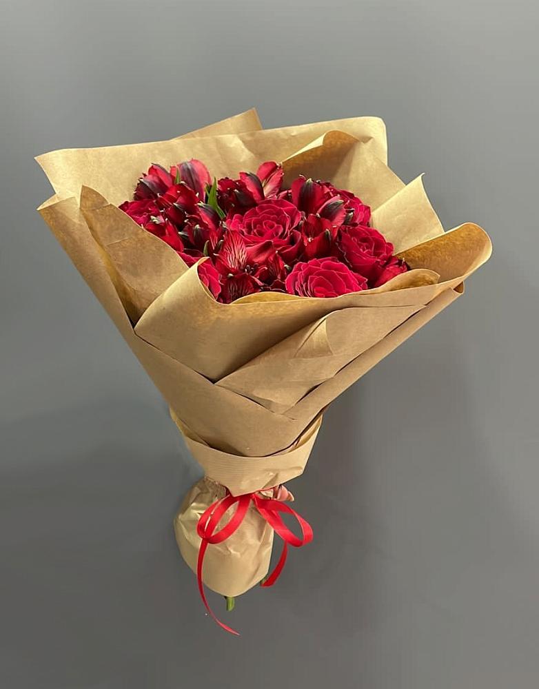 Букет цветов из: Альстромерии и Розы в Александрийской Ставропольского края