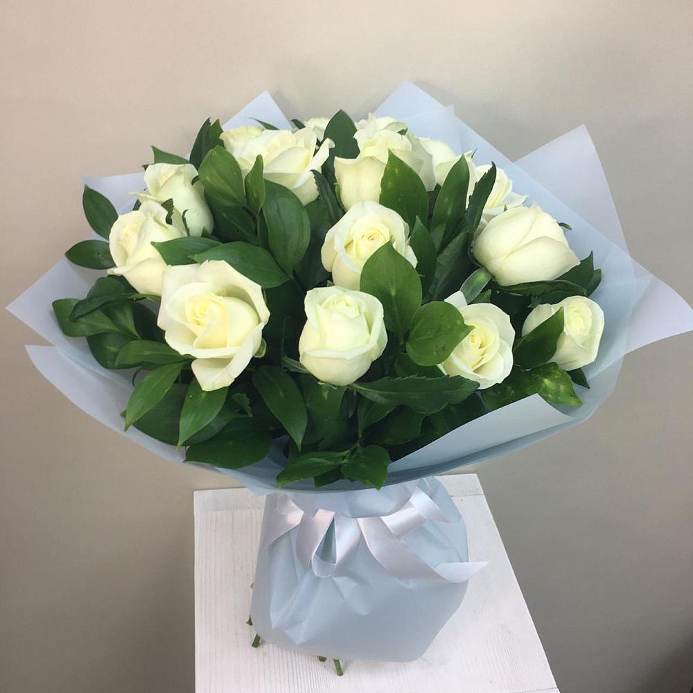 Букет 15 Белых роз Проуд в Александрийской Ставропольского края