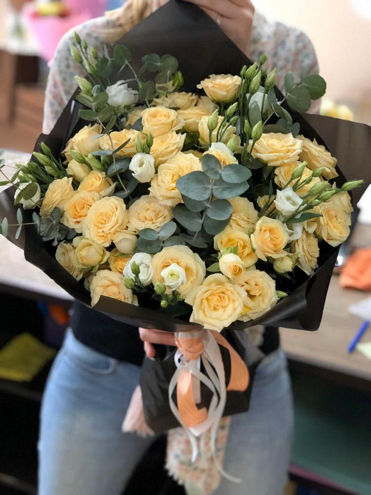 Букет цветов из: Розы и Лизиантусы в Александрийской Ставропольского края