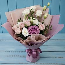 Букет цветов из:  Розы и Лизиантусы в Александрийской Ставропольского края