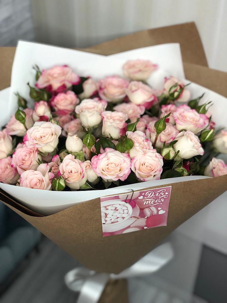 Букет цветов из: Розы в Александрийской Ставропольского края