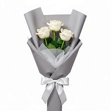 Букет 3 белые розы в Александрийской Ставропольского края