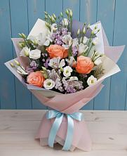 Букет цветов из:  Лизиантусы, Розы, Альстромерии и Гипсофила в Александрийской Ставропольского края