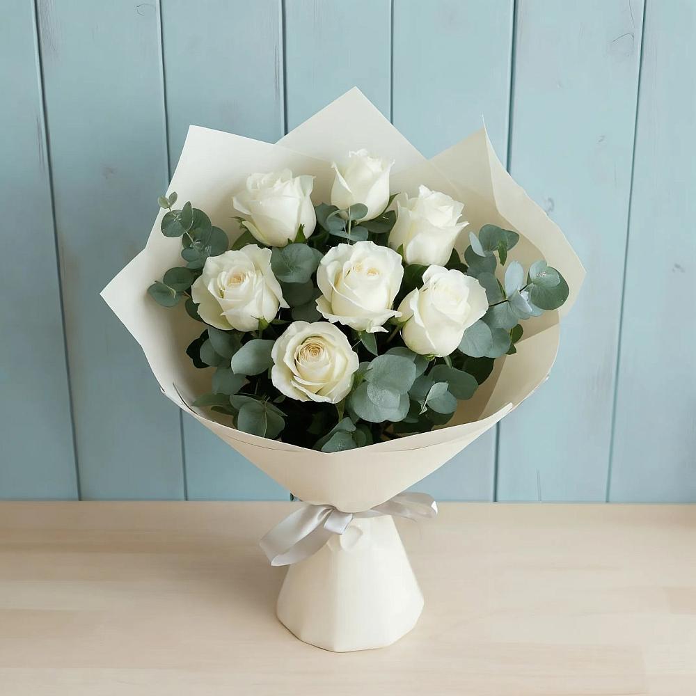 Букет Белые розы в Эвкалипте в Александрийской Ставропольского края