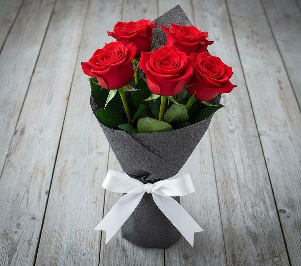 Букет 5 Красных роз Эдлесс Лав в Александрийской Ставропольского края