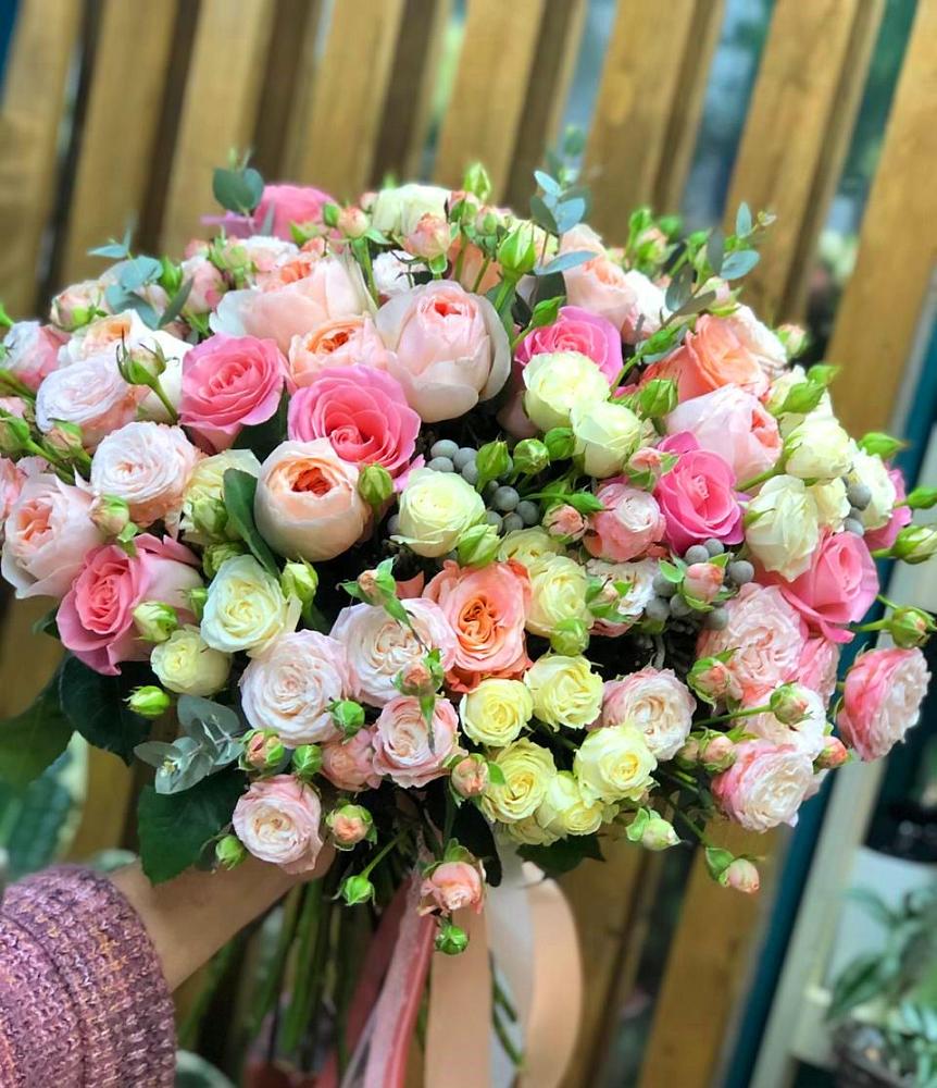 Букет цветов из: Розы в Александрийской Ставропольского края