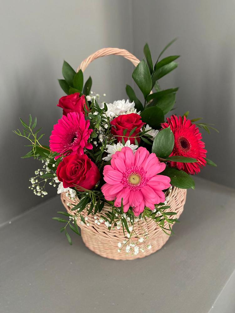 Цветочная композиция из Розы, Хризантемы и Герберы в корзине в Александрийской Ставропольского края