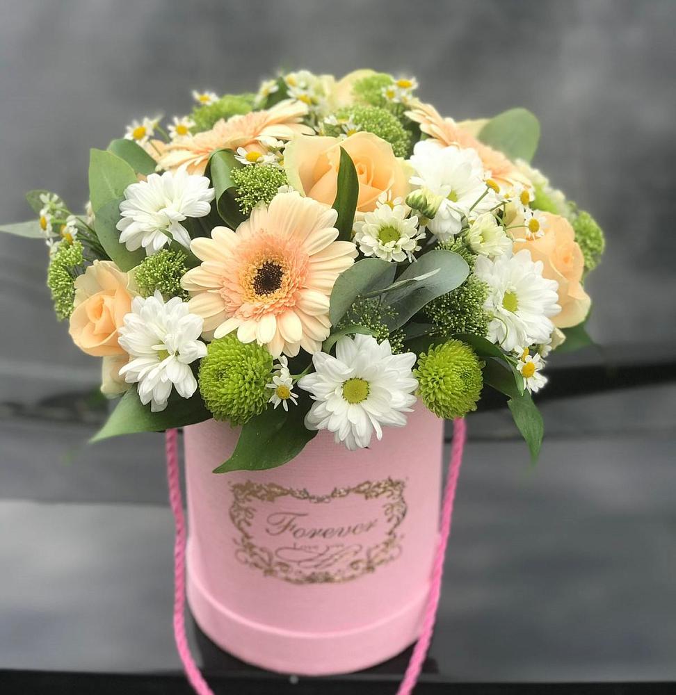 Цветочная композиция из Розы, Герберы и Хризантемы в шляпной коробке в Александрийской Ставропольского края