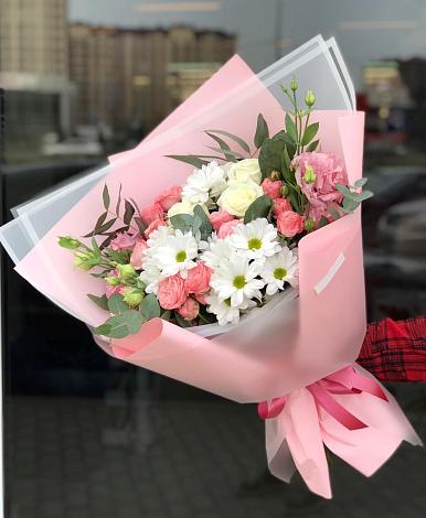 Букет цветов из: Розы, Лизиантусы и Хризантемы в Александрийской Ставропольского края
